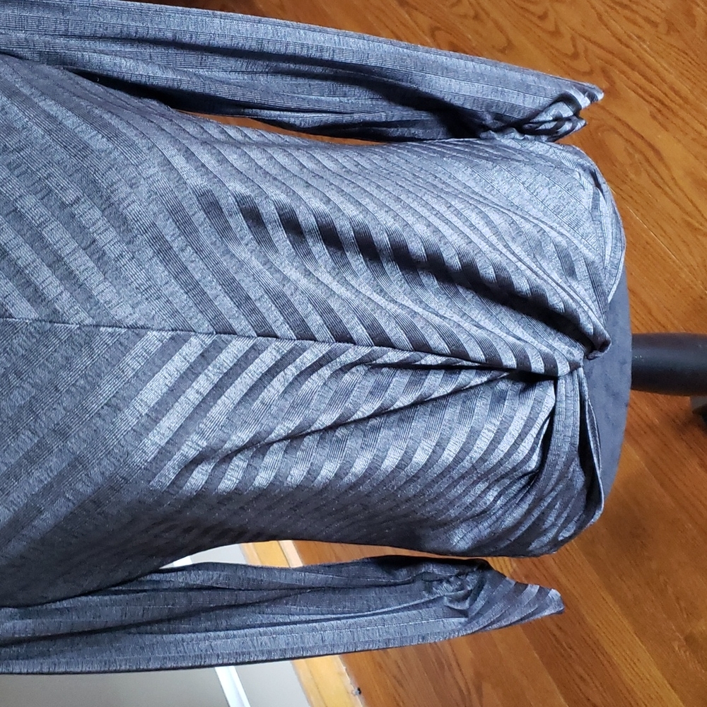 A Byer Gray Top Size Medium - Picture 2 of 12
